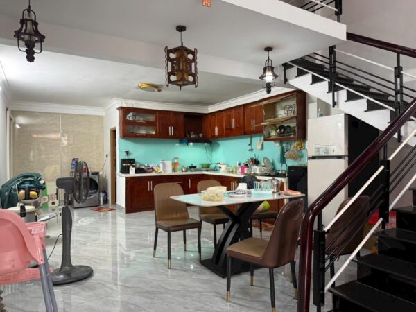 Nhà mê lửng kiệt ô tô Ngô Chân Lưu 4250