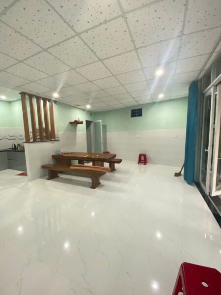 Nhà ba lá kiệt ô tô Hoàng Văn Thái 109mv, 1ty3