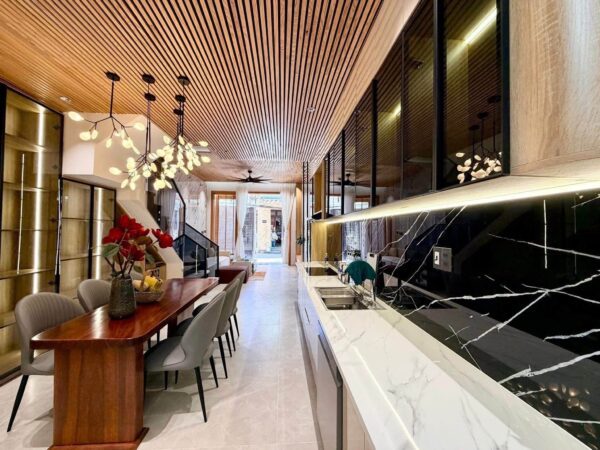 Nhà 4 tầng kiệt ô tô Ông Ích Khiêm 8300