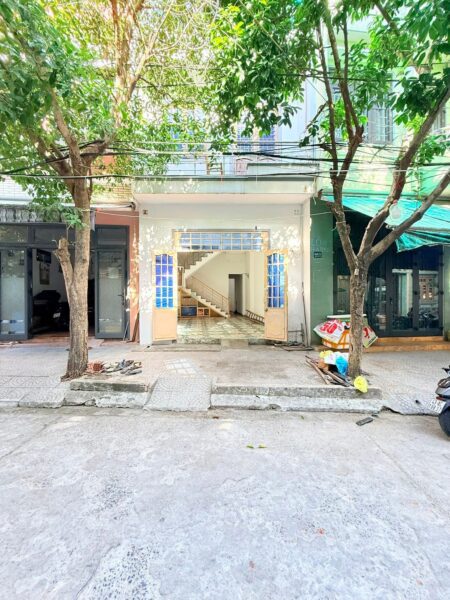 Nhà 2 tầng mặt tiền gần Trần cao Vân 6200
