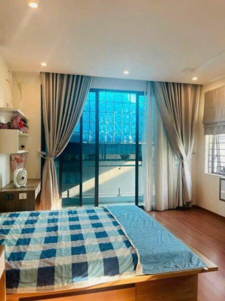 Nhà 5 tầng kiệt ô tô Nguyễn Hữu Thọ 5200