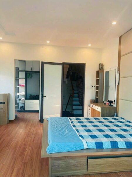 Nhà 5 tầng kiệt ô tô Nguyễn Hữu Thọ 5200