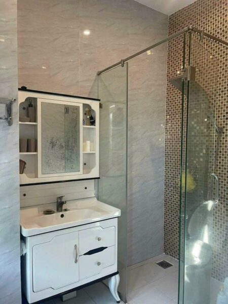 Nhà 5 tầng kiệt ô tô Nguyễn Hữu Thọ 5200