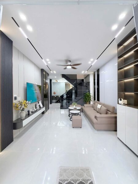 Nhà 3 tầng kiệt ô tô Huỳnh Ngọc Huệ 63mv, 6900