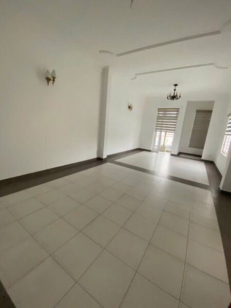 Nhà 3 tầng mặt tiền Nguyễn Trãi 156mv, 26ty