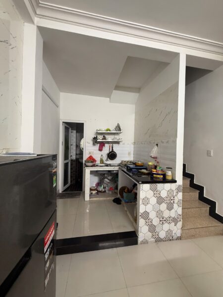 Nhà 2 tầng 3 mặt kiệt Lê Duẩn 4400