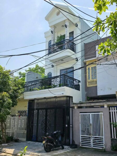 Nhà 3 tầng mặt tiền Dương Đức Hiền 7100