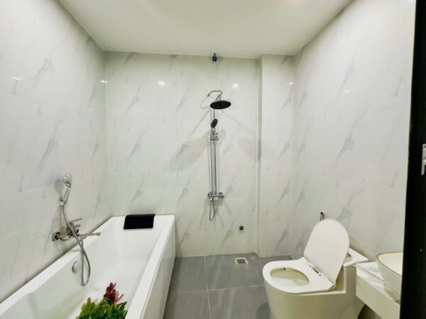 Nhà 3 tầng mặt tiền Dương Đức Hiền 7100