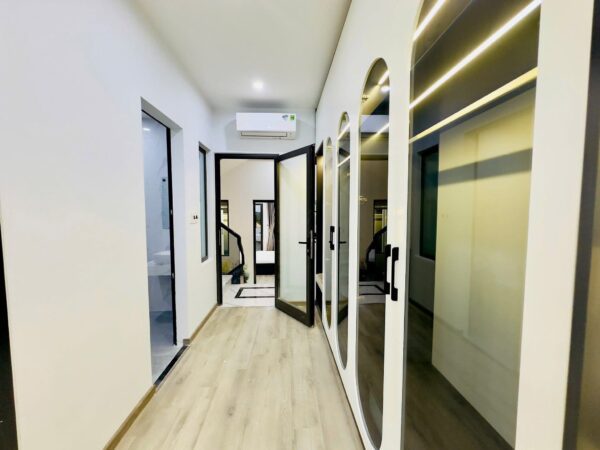 Nhà 3 tầng mặt tiền Dương Đức Hiền 7100