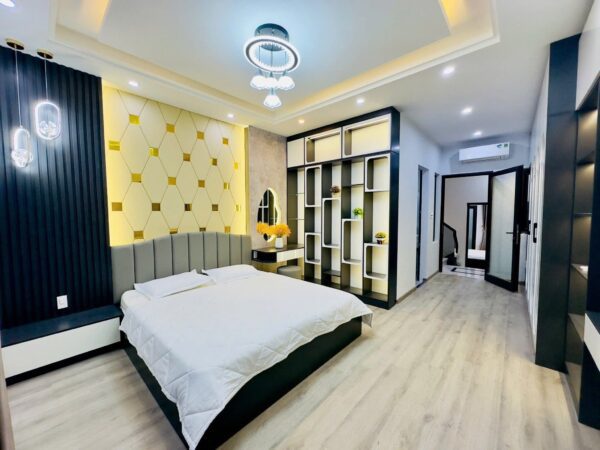 Nhà 3 tầng mặt tiền Dương Đức Hiền 7100