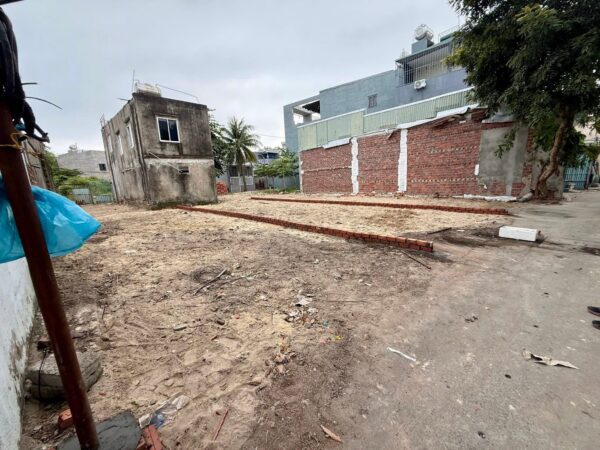 Đất kiệt ô tô Nguyễn Đình, 65mv, 5950