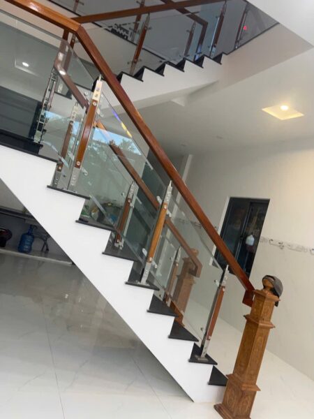 Nhà 2 tầng kiệt Hoàng Văn Thái 100mv, 2200
