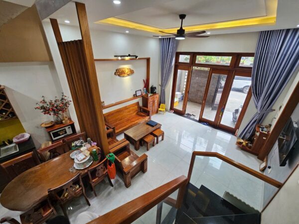 Nhà 3 tầng mặt tiền Lê Văn Sỹ, 70mv, 6950