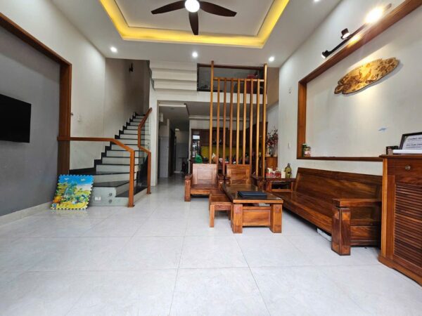 Nhà 3 tầng mặt tiền Lê Văn Sỹ, 70mv, 6950