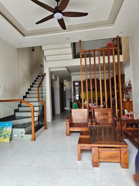 Nhà 3 tầng mặt tiền Lê Văn Sỹ, 70mv, 6950