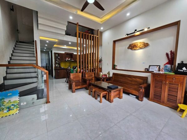 Nhà 3 tầng mặt tiền Lê Văn Sỹ, 70mv, 6950