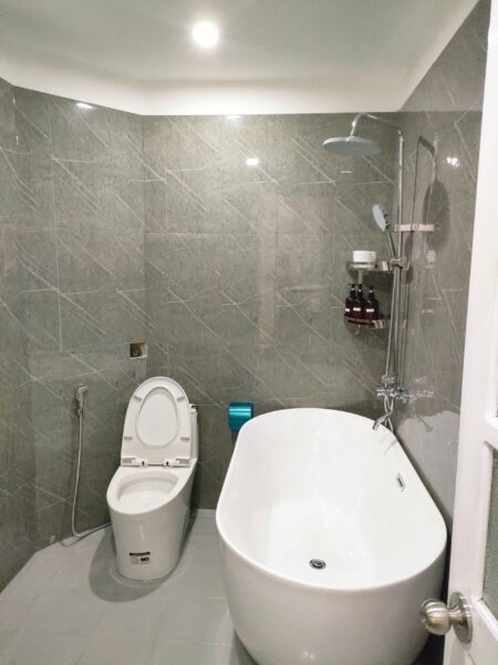 Nhà 3 tầng mặt tiền Mỹ An, 90mv, 14ty4