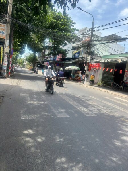 Nhà mê lửng đúc mặt tiền gần Trường Sơn 2650