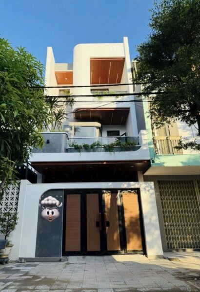 Nhà 3 tầng mặt tiền Trần Kim Xuyến 9300
