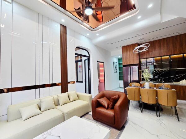 Nhà 3 tầng mặt tiền Trường Chinh 80mv, 5550