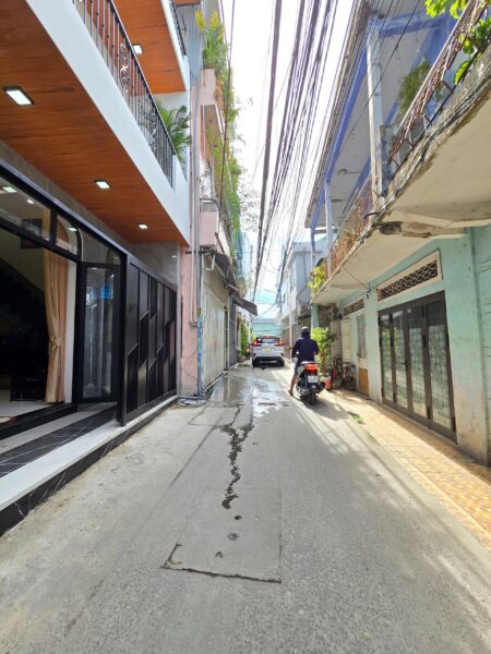 Nhà 3 tầng mặt tiền Trường Chinh 80mv, 5550
