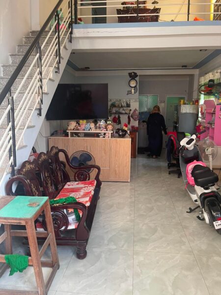 Nhà mê lửng kiệt ô tô Tôn Đản, 50mv, 3050