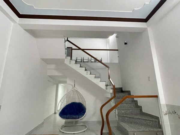 Nhà 3 tầng mặt tiền Nguyễn Thị Hồng 7800