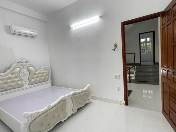 Nhà 3 tầng mặt tiền Nguyễn Thị Hồng 7800