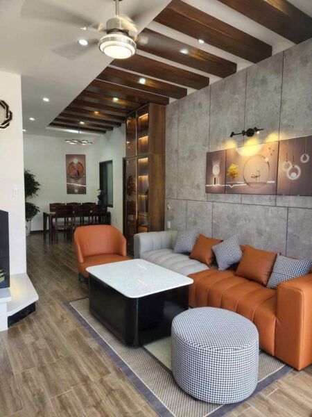 Nhà 2 tầng mặt tiền Đồng Xoài, 69mv, 5900