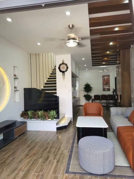 Nhà 2 tầng mặt tiền Đồng Xoài, 69mv, 5900
