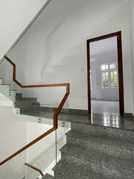 Nhà 3 tầng mặt tiền Nguyễn Thị Hồng 7800