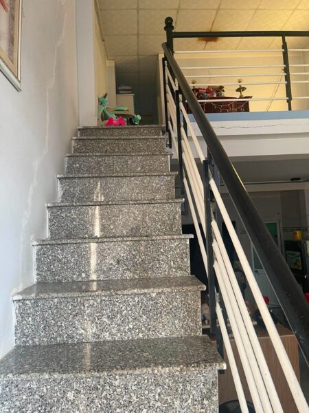 Nhà mê lửng kiệt ô tô Tôn Đản, 50mv, 3050