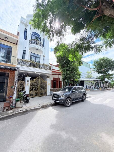 Nhà 3 tầng mặt tiền Lê Văn Sĩ 70mv, 8250