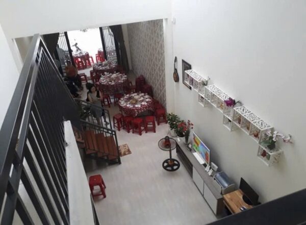 Nhà mê lửng mặt tiền Tôn Đản 100mv, 5700