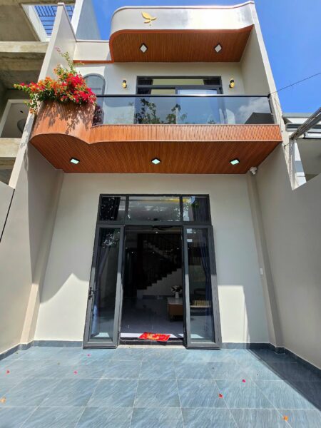 Nhà 2 tầng kiệt ô tô Tôn Đản 100mv, 5200