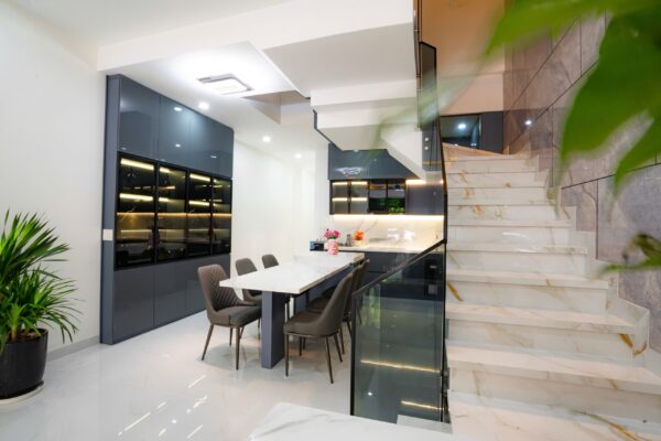 Nhà 4 tầng mặt tiền Phùng Tá Chu 104mv, 15ty5