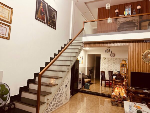 Nhà mê lửng mặt tiền Hoà Mỹ 100mv, 5690