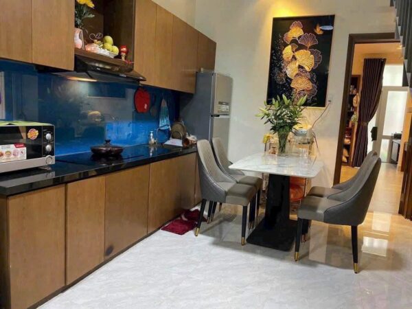 Cho thuê nhà 2 tầng mặt tiền Nguyễn hữu hào 22tr