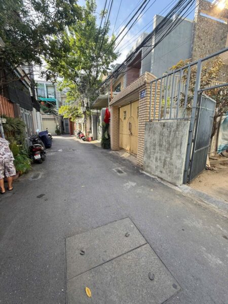 Đất kiệt ô tô Phạm Nhữ Tăng 121mv, 5550