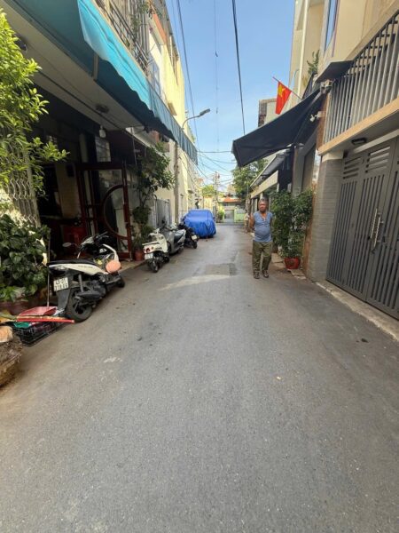 Đất kiệt ô tô Phạm Nhữ Tăng 121mv, 5550