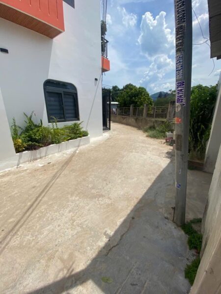 Nhà mê lửng kiệt ô tô Hoàng Văn Thái 3600