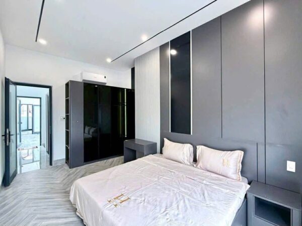 Nhà 3 tầng mặt tiền Huỳnh Ngọc Huệ 7500