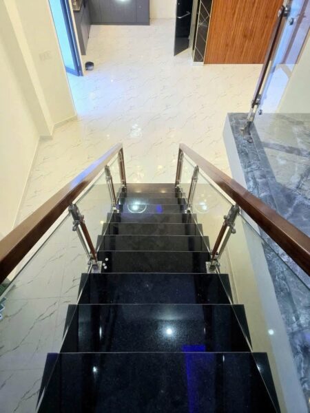 Nhà 3 tầng kiệt ô tô Tôn Đản 80mv, 4500