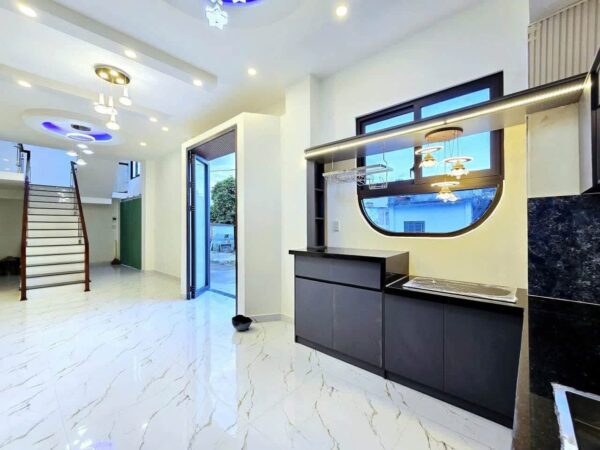 Nhà 3 tầng kiệt ô tô Tôn Đản 80mv, 4500