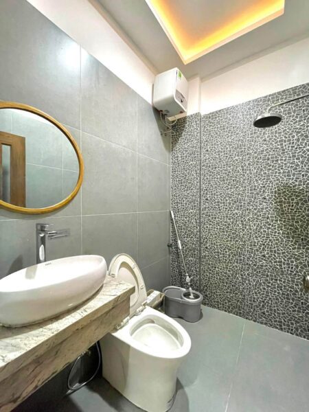 Nhà 3 tầng mặt tiền Nguyễn Huy Tự 6950