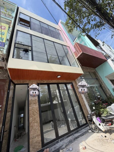 Nhà 3 tầng mặt tiền Nguyễn Tri Phương 21ty5