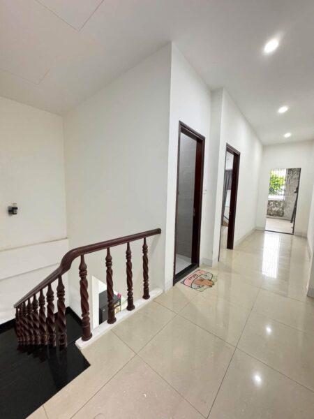 Nhà 2 tầng mặt tiền Nguyễn Khang 7570