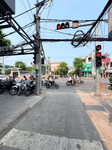 Nhà kiệt ô tô Nguyễn Lương Bằng 65mv, 3150