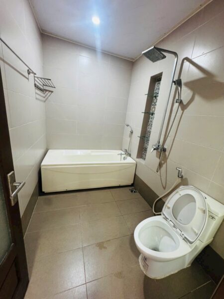 Nhà 2 tầng mặt tiền Nguyễn Hữu Hào 90mv, 8500