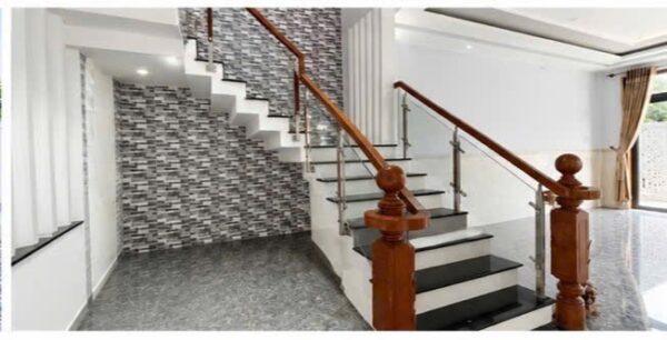 Nhà 3 tầng mặt tiền Lê Thương 200mv, 8600